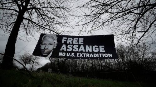 Συγκεντρώσεις στη Βρετανία από υποστηρικτές του Ασάνζ: Ζητούν την αποφυλάκισή του