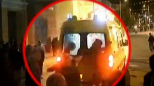 Σακάτεψαν στο ξύλο διασώστη του ΕΚΑΒ