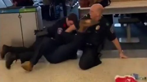 Αρνήθηκε να σβήσει το τσιγάρο σε αεροδρόμιο και ξέσπασε καυγάς