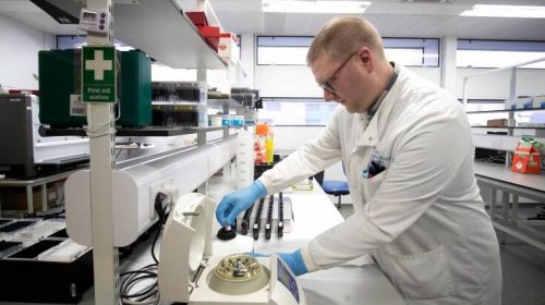 «Ο κορονοϊός ενδέχεται να έχει προσβάλει έως και 10.000 ανθρώπους στη Βρετανία»