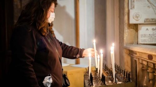 Ανοίγουν ξανά οι εκκλησίες της Ρώμης – Χωρίς λειτουργίες και Θεία Κοινωνία