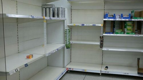 Μεγάλη Βρετανία: Έκκληση στους πολίτες να σταματήσουν τις αγορές λόγω πανικού