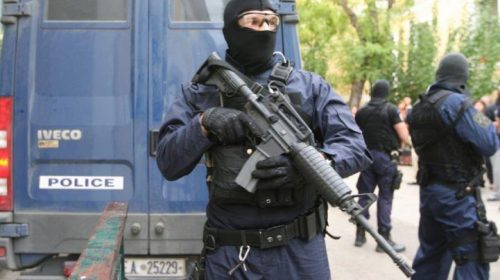 Τούνελ διαφυγής και αντιαρματικά σε Σεπόλια και Εξάρχεια βρήκε η Αντιτρομοκρατική