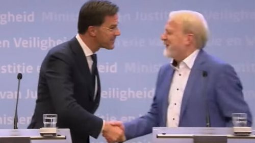 «Σταματήστε τις χειραψίες» είπε ο ολλανδός πρωθυπουργός και μετά έδωσε το χέρι του