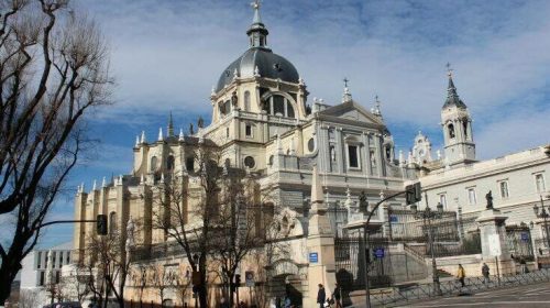 Κορονοϊός, Αρχιεπίσκοπος Μαδρίτης «Όταν τελώ Θεία Λειτουργία, δεν είμαι μόνος»