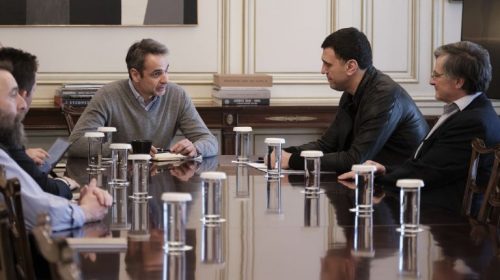 Μέτρο σοκ μελετάει η κυβέρνηση για τον κορωνοϊό