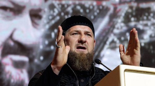 Ο πρόεδρος της Τσετσενίας απείλησε να σκοτώσει δημοσιογράφο για άρθρο της για τον κορονοϊό