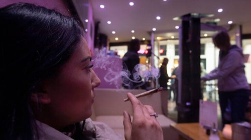Κορονοϊός: Ανοίγουν ξανά στην Ολλανδία τα coffee shops για αγορά μαριχουάνας