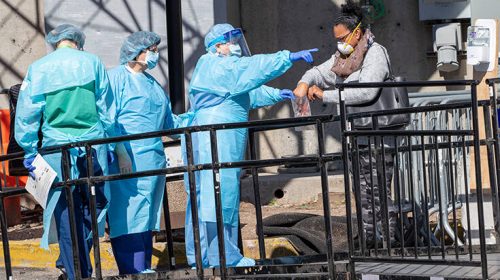 Σαρώνει ο κορονοιός στις ΗΠΑ: Μακάβριο ρεκόρ με σχεδόν 2.000 νεκρούς μέσα σε 24 ώρες