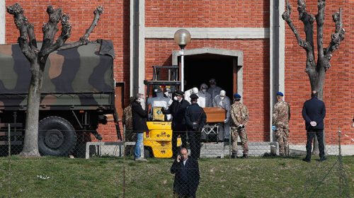 Κορονοϊός: Έκλεισε το κρεματόριο του Μιλάνου – Δεν μπορεί να διαχειριστεί τους νεκρούς