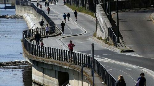 Γαλλία – Κορονοϊός: Ανοιξιάτικος ο καιρός και οι αρχές προειδοποιούν τον κόσμο να μείνει σπίτι