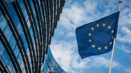 Έτσι θα γίνει η άρση των περιοριστικών μέτρων στην ΕΕ – Το σχέδιο της Κομισιόν