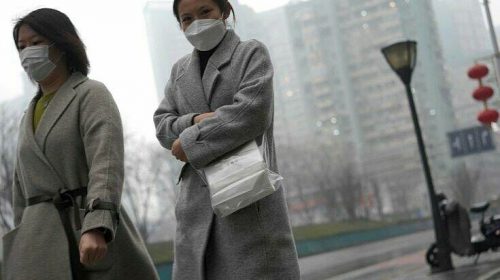 Ισημερινός – Κορονοϊός: Αποθηκεύουν νεκρούς σε γιγάντια ψυχόμενα κοντέινερ