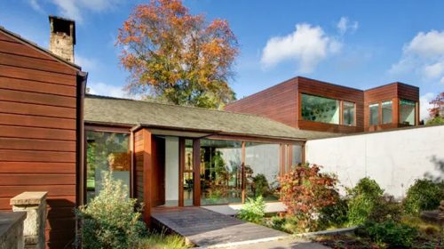 Η ριζική ανακαίνιση έκανε το σπίτι… βίλα