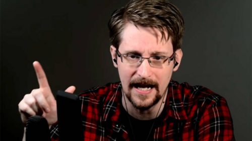 Παραμονή στη Ρωσία για τρία ακόμη χρόνια ζήτησε ο Έντουαρντ Σνόουντεν