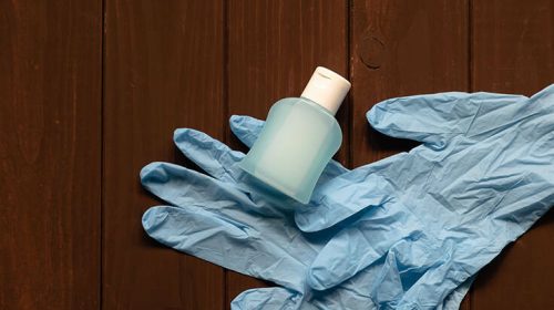 Ο μεγαλύτερος παραγωγός ιατρικών γαντιών στον κόσμο αδυνατεί να καλύψει τη ζήτηση λόγω κορονοϊού