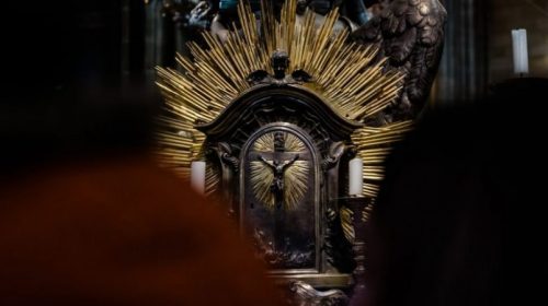 Επιστολή ιερέων βάζει «φωτιά»: Ο κορωνοϊός οδηγεί σε παγκόσμια χούντα …Ξεκινά «Ιερός πόλεμος» στην Ευρώπη