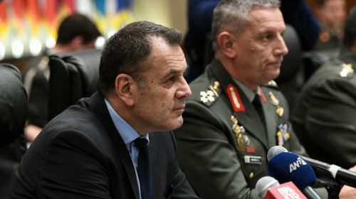 Τουρκικά μαχητικά παρενόχλησαν το ελικόπτερο που μετέφερε τον Νίκο Παναγιωτόπουλο