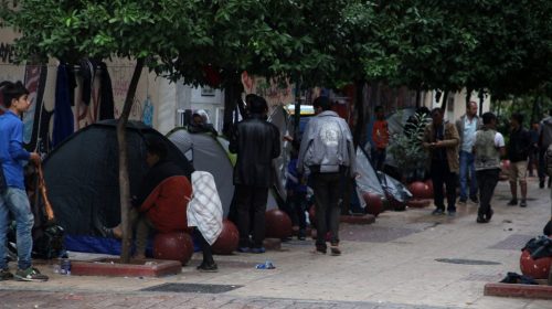 Κραυγή ΑΠΟΓΝΩΣΗΣ από γυναίκα στο Κέντρο της Αθήνας που εποικίζεται – Ακούστε την όλοι