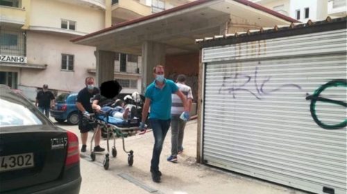 Επίθεση με τσεκούρι σε εφορία: Στο χειρουργείο οι τρεις τραυματίες