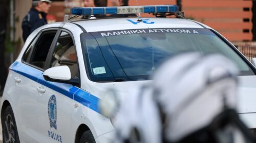 Μυστήριο με νεκρό στη Βοιωτία – Ήταν δεμένος με χειροπέδες σε κλεμμένο αυτοκίνητο