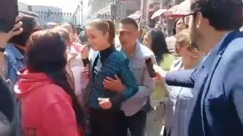 Απίστευτο περιστατικό: Άγνωστος «χούφτωσε» την πρόεδρο Μεξικού