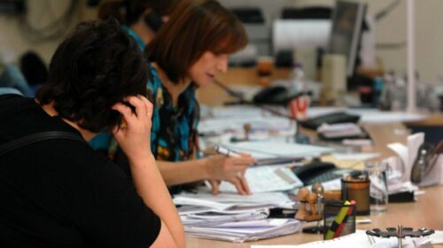 Ένας φεύγει, ένας έρχεται»: Το σχέδιο για το νέο Δημόσιο και οι αλλαγές σε μισθούς και επιδόματα