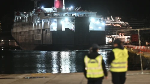 Δρακόντεια μέτρα στον Πειραιά: Η μεταγωγή των 15 συλληφθέντων για την απάτη του ΟΠΕΚΕΠΕ