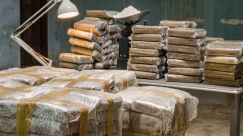 Ενας τόνος κοκαΐνης σε σκάφος Ελληνα «βαρόνου»