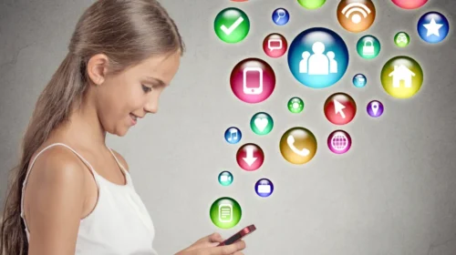 Η Αυστραλία δείχνει τον δρόμο: Νόμος-σταθμός απαγορεύει τα social media κάτω των 16