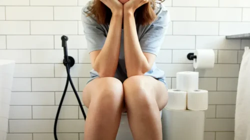 Πόσες φορές τη μέρα είναι το “φυσιολογικό” για τουαλέτα; Η απάντηση των ειδικών