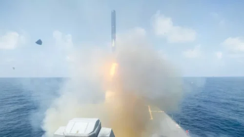 Ακέφαλο το Ιράν: Πώς ΗΠΑ και Ισραήλ “έσβησαν” Χαμενεΐ και κορυφαίους στρατηγούς