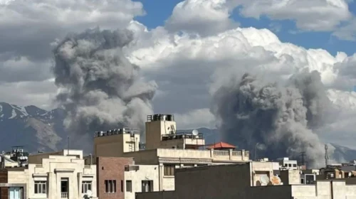 Το Ισραήλ χτυπά για πρώτη φορά την καρδιά της Τεχεράνης