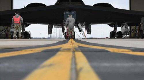 Επιχείρηση «Επική Οργή»: Το οπλοστάσιο και οι στόχοι των ΗΠΑ στο Ιράν