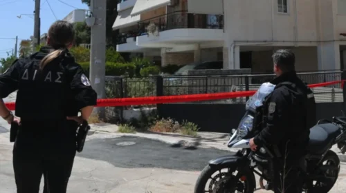 Σοκ στην Ηλιούπολη: Δύο 17χρονες φίλες έπεσαν από ταράτσα