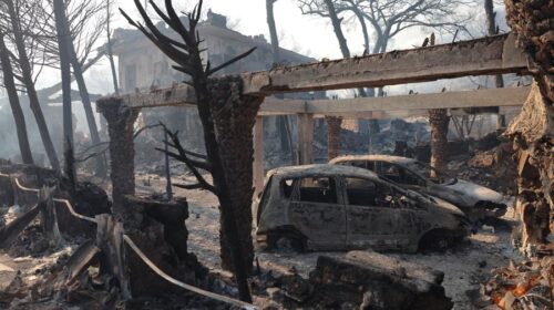 Κόλαση στη Σαλαμίνα: Δύο νεκροί και πάνω από 500 απεγκλωβισμοί με βάρκες