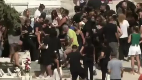 Ντροπή στο Γ’ Νεκροταφείο: Έσπασαν μάρμαρα την ώρα της ταφής του Μαζωνάκη – Οι εικόνες που εξόργισαν τον κόσμο
