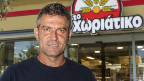 Νερό 8 ευρώ στη Μύκονο και 8 στα 10 μαγαζιά στον Γιαλό δικά του; Τι λένε οι πληροφορίες για τον Mr «Χωριάτικο»