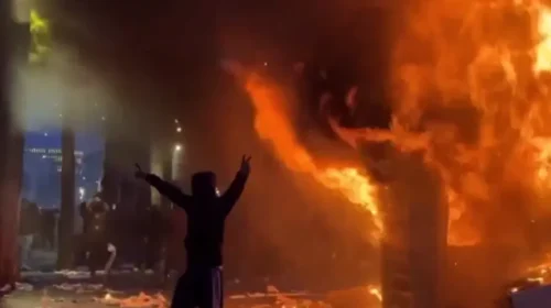 Έβδομη μέρα χάους στα Τίρανα: Φωτιές, δακρυγόνα και ο Ράμα να μιλάει για «κόκκινη γραμμή»