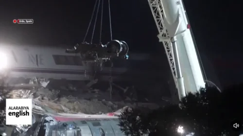 Μάχη με τον χρόνο στα συντρίμμια: Σηκώνουν τα διαλυμένα βαγόνια – Φόβοι για περισσότερους νεκρούς